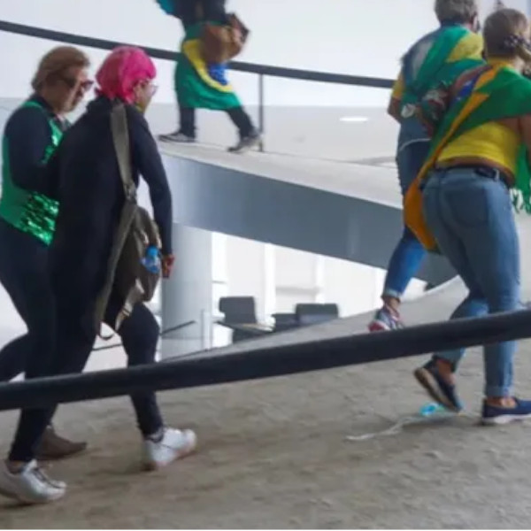 Bolsonaristas de Tupã estão entre mulheres presas após atos terroristas em Brasília, diz defesa