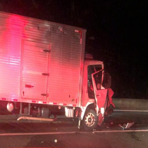 Colisão traseira deixa motorista com ferimentos graves na Raposo Tavares, em Assis