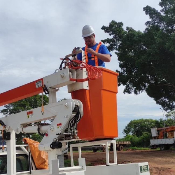Servidores do Departamento de Obras recebem treinamento para troca de lâmpadas
