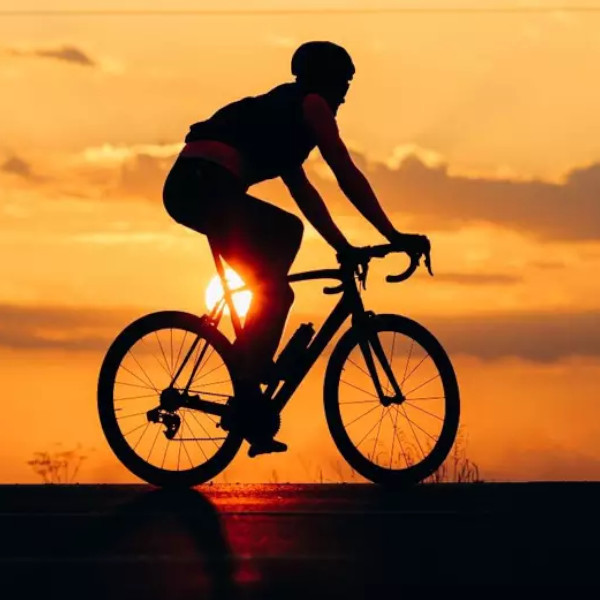 Ciclista morre após se envolver em acidente durante evento esportivo
