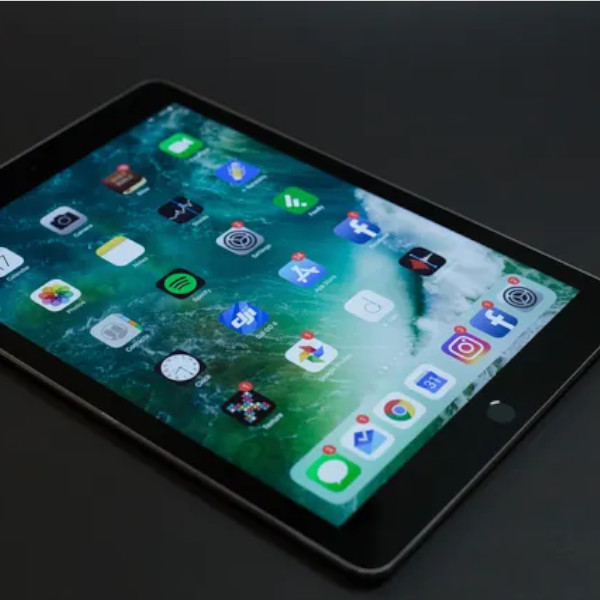 Saiba como participar de lances para leilão da Receita Federal com iPad e notebook por R$ 1 mil