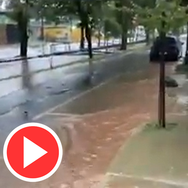 Chuva forte alaga ruas e arrasta veículos em Assis