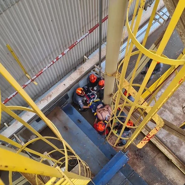 Homem é resgatado após cair em silo de amendoim e ficar com as pernas presas em Tupã