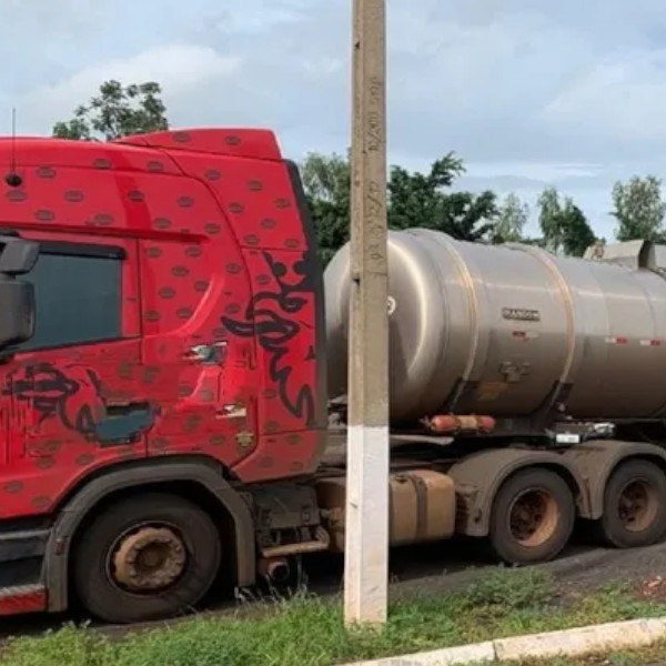 Polícia Civil de Maracaí prende motorista que furtava combustível de empresa de transportes
