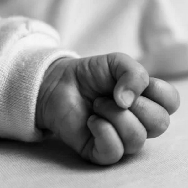 Polícia investiga morte de bebê de 7 meses que caiu enquanto era amamentado em Quatá