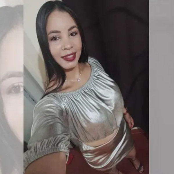 Jovem é morta a facadas e marido é suspeito do crime; casal foi achado morto dentro de casa