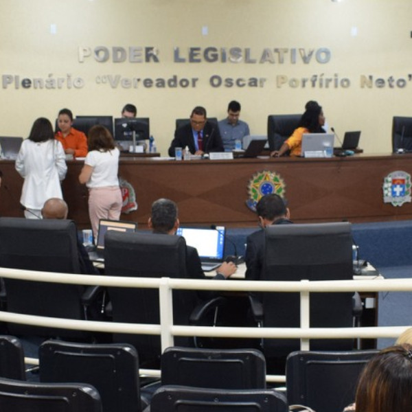 Câmara aprova projetos do prefeito Antian