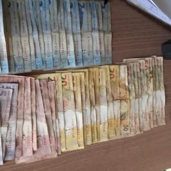 Dupla é presa com mais de R$ 2 mil em notas falsas