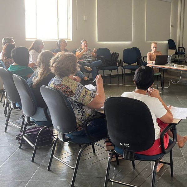 Orientadores pedagógicos da Rede Municipal participam de capacitações do Sistema Aprende Brasil
