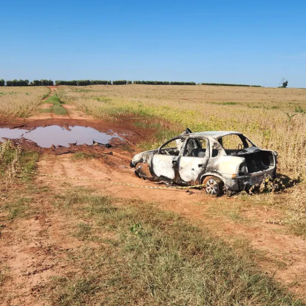 Professora é encontrada carbonizada no porta-malas de carro na região