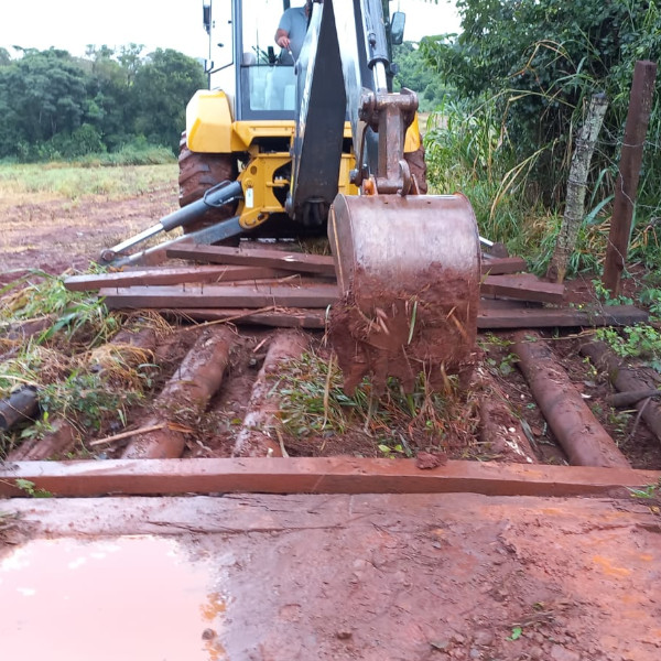 Prefeitura segue realizando manutenções de estradas, pontes e mata-burros em Paraguaçu Paulista
