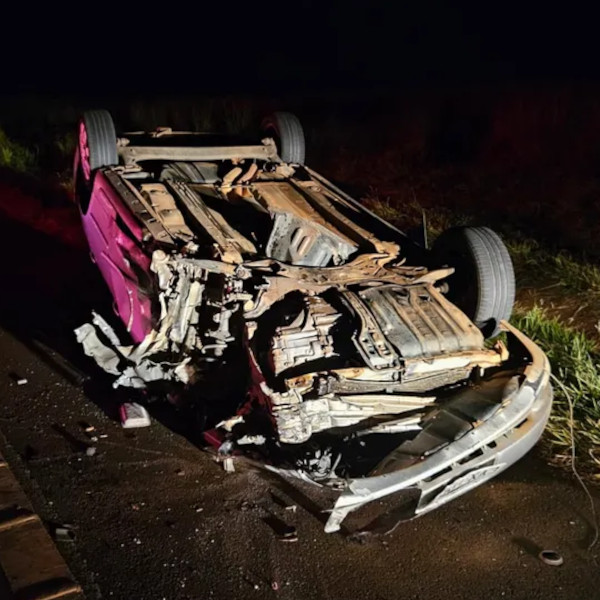 Homem morre após carros baterem de frente em rodovia de Lins