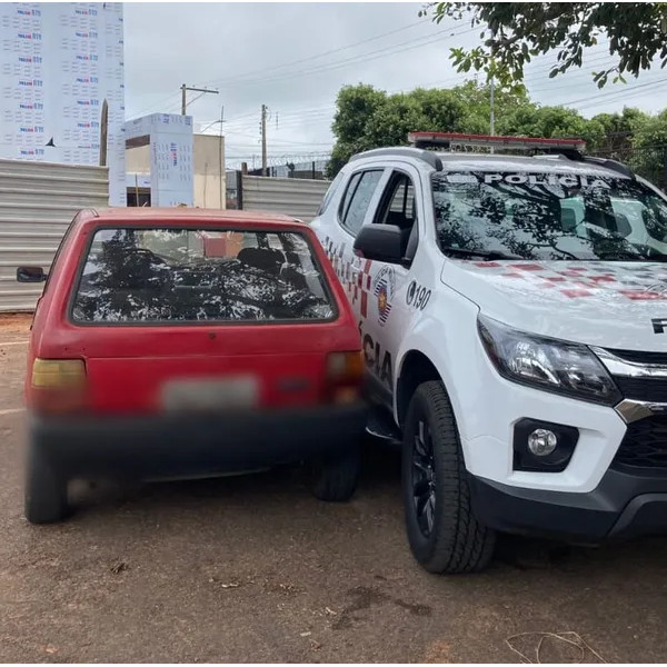 Carro furtado em Assis é apreendido pela Polícia Militar
