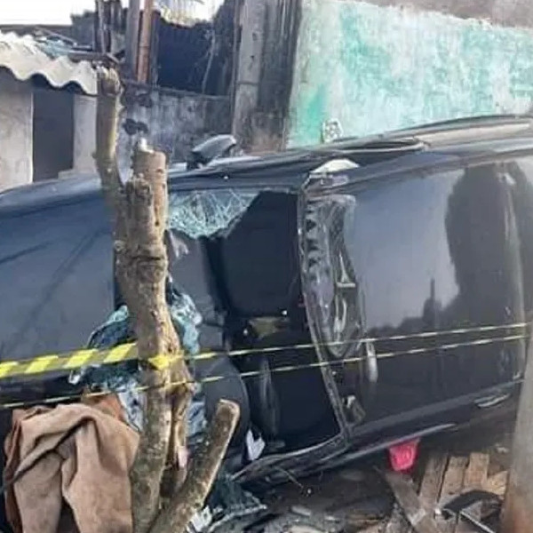 Idosa morre atropelada por carro que invadiu calçada