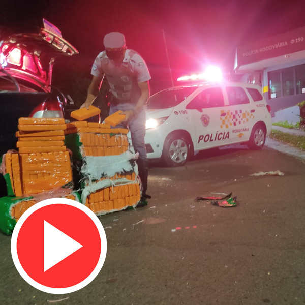 Criança de dois anos é encontrada em carro com drogas na região; VEJA VÍDEO