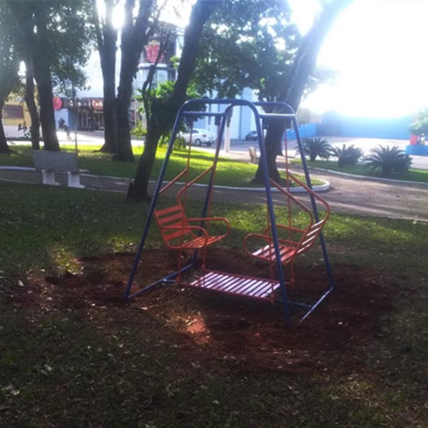 Prefeitura Municipal de Paraguaçu Paulista instala playground na Praça da Bíblia