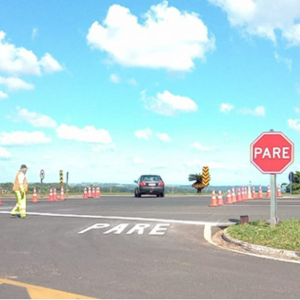 Concecionária reforça aos motoristas sobre cuidados na travessia da SP-294, em Oriente
