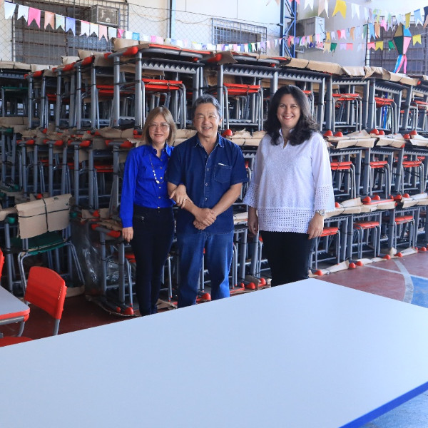 Prefeitura adquire mais de 400 conjuntos de carteiras para as escolas municipais
