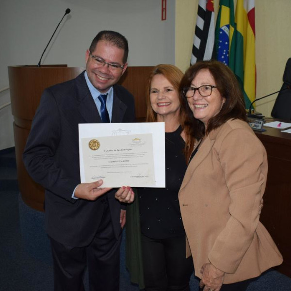 Paraguaçuenses que participaram da encenação da Paixão de Cristo são homenageados na Câmara