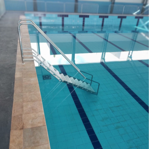 Departamento de Esporte e Lazer segue preparativos para adaptar piscina para aulas de hidroginástica