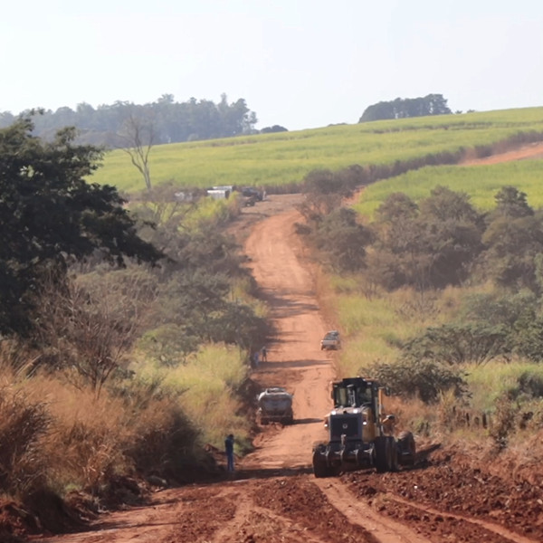 Prefeitura realiza obras de melhorias na estrada de acesso a Raízen e Agroterenas; VEJA VÍDEO