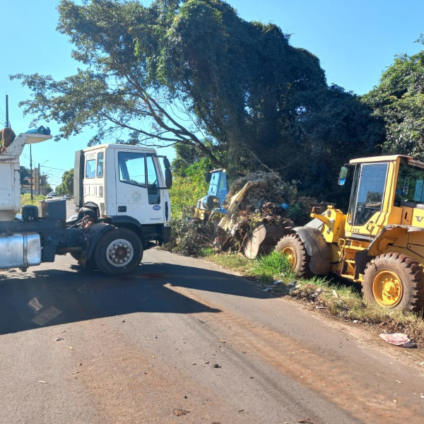 Prefeitura realiza a limpeza e retirada de mais de 200 toneladas de lixo e entulhos em Paraguaçu