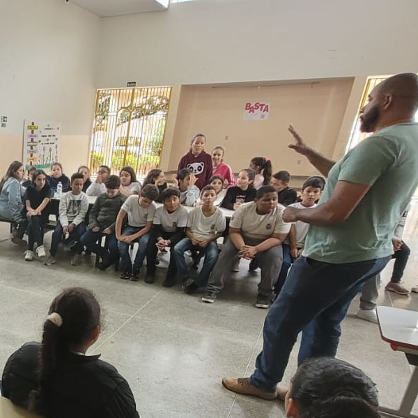 Agentes de Combate a Endemias dão orientações sobre escorpiões e dengue em escola de Paraguaçu