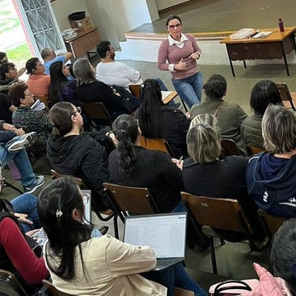 Autismo é tema de capacitação de profissionais da rede municipal de ensino