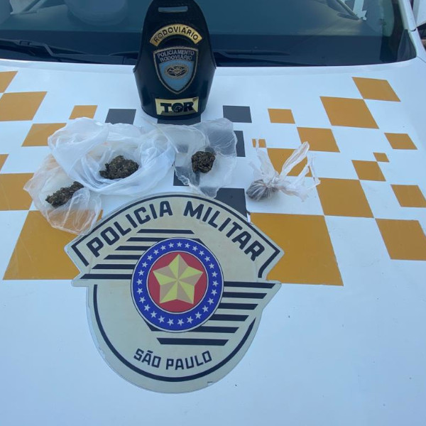 Polícia Rodoviária prende dois homens por tráfico de drogas na região