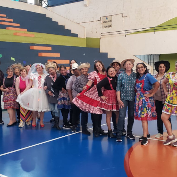 Projeto “Esporte Melhora a Idade” realiza Festa Junina no Ginásio Padilha
