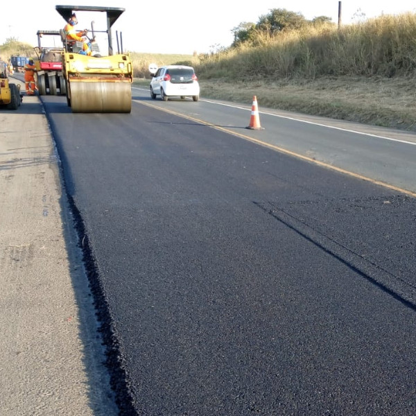Tráfego tem restrição em trecho urbano da SP-284, em Paraguaçu