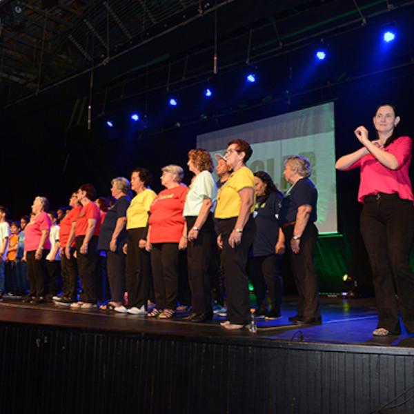 Teatro Lucila Nascimento recebeu alunos do Projeto Solar Musical