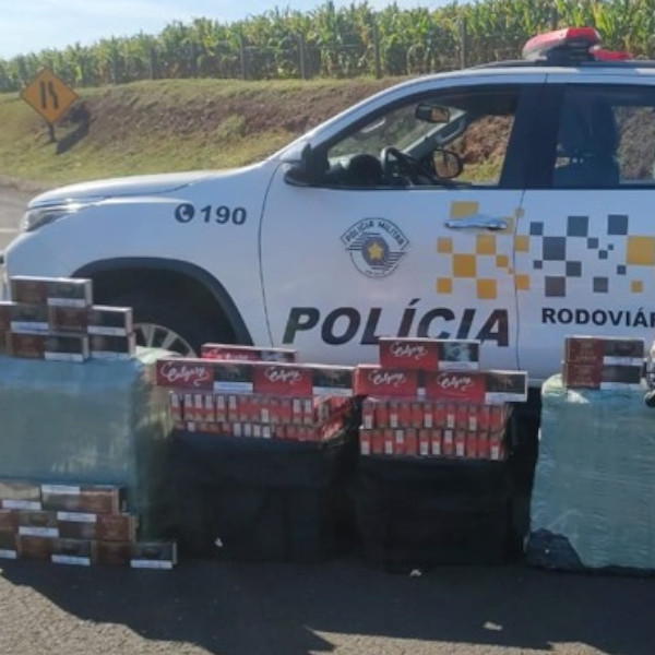 Passageiros de ônibus são detidos com quase 800 caixas de cigarros do Paraguai