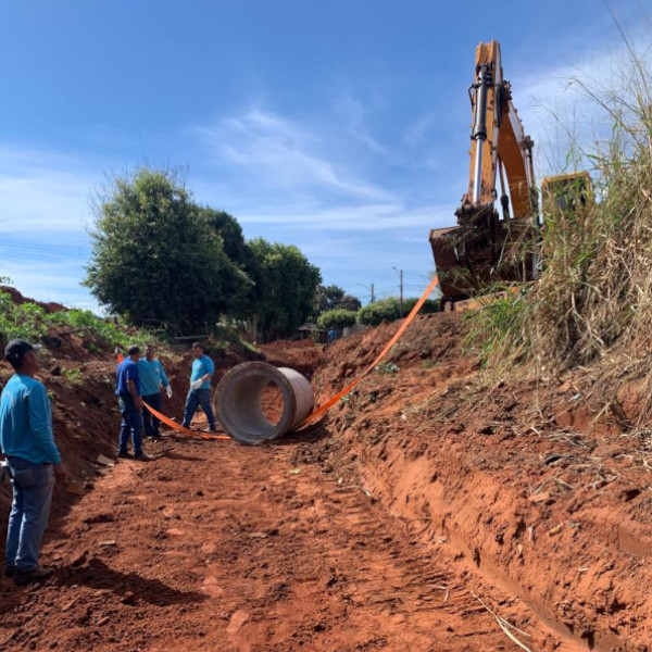 Prefeitura inicia instalação de sistema de drenagem na Rua Jerônimo Vieira, no Jardim Bela Vista