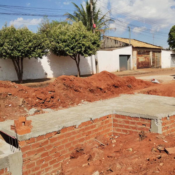 Avançam as obras de instalação do sistema de drenagem no Jardim Bela Vista
