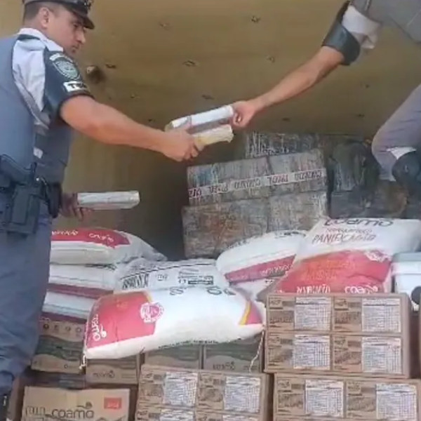 Quase meia tonelada de cocaína é apreendida pela Polícia Rodoviária