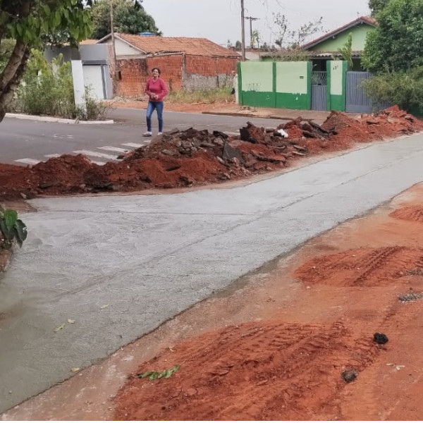 Prefeitura instala três sarjetões na Vila Marin