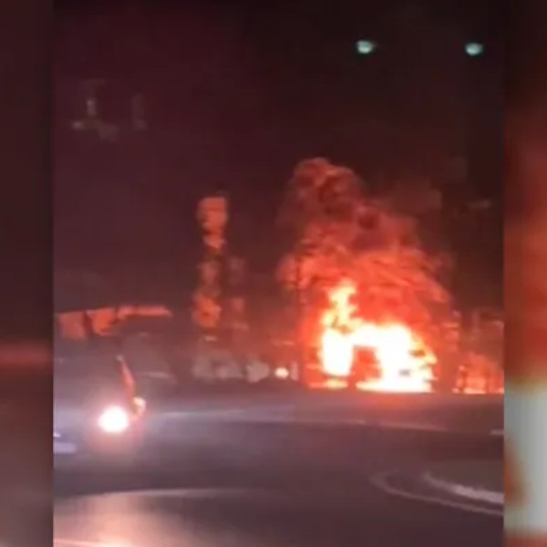 Caminhão explode durante incêndio em loja de cerâmica