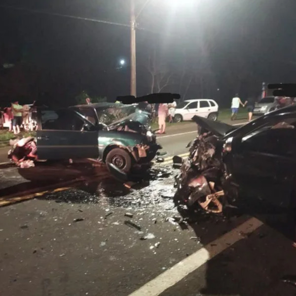 Motorista de 36 anos morre após colisão frontal entre dois carros em estrada vicinal 