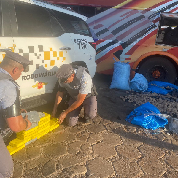 Polícia Rodoviária prende três homens por tráfico de drogas na região