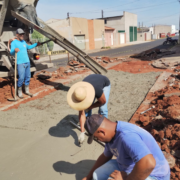 Prefeitura realiza mutirão de implantação de sarjetões em Paraguaçu Paulista