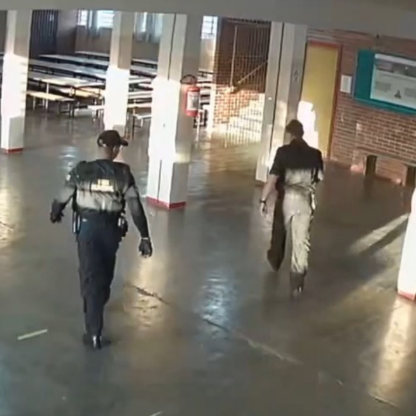Câmeras de monitoramento flagram momento em que homem invade escola de Paraguaçu Paulista; VÍDEO