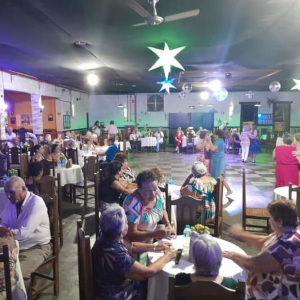 Jantar Dançante anima os frequentadores do CCI