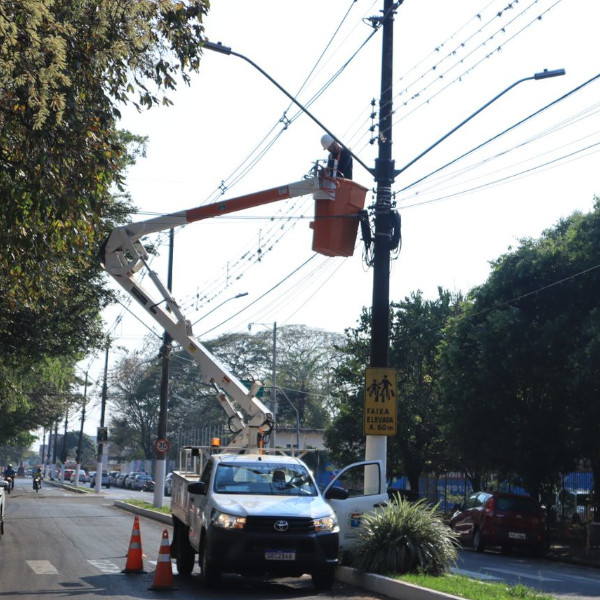 Serviço de manutenção da iluminação pública é feito pela Prefeitura de Paraguaçu Paulista