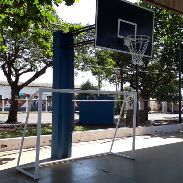 Moradores recebem quadra poliesportiva da Vila Gammon revitalizada
