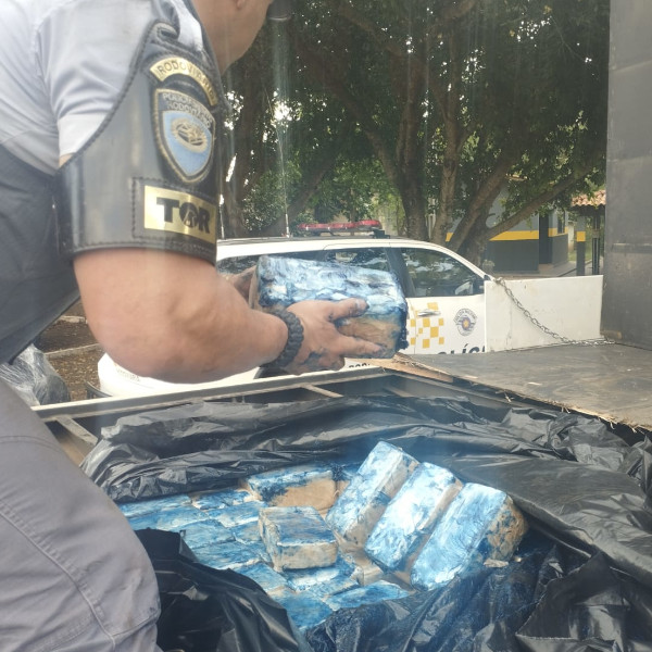 Homem é preso pela Polícia Rodoviária com quase 400 kg de pasta base de cocaína