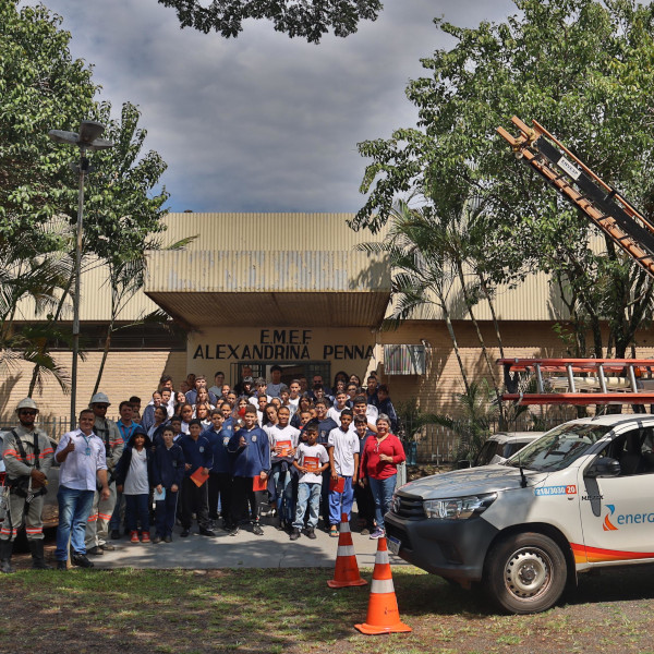 Estudantes do Peninha participam de bate-papo com equipes da Energisa sobre os riscos de acidentes