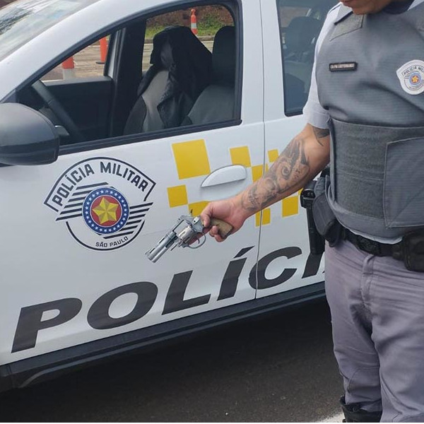 Polícia Rodoviária prende indivíduo por porte ilegal de arma de fogo