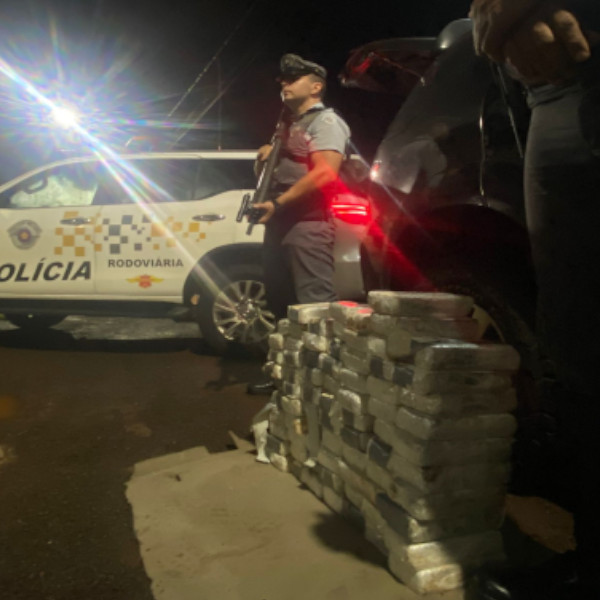 Mulher é presa com quase 80 Kg de cocaína da SP-270