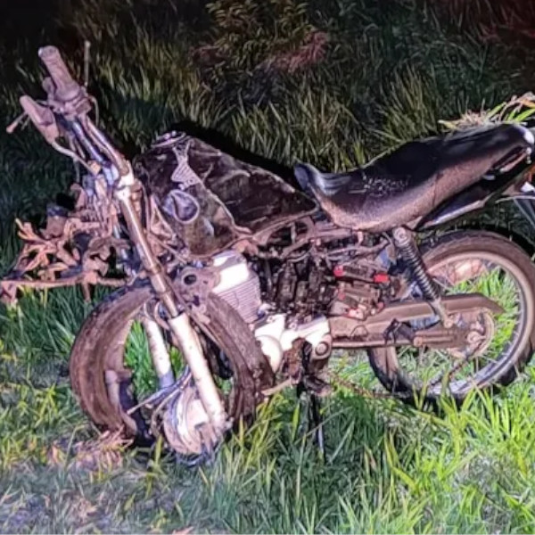 Casal morre após acidente entre carro e moto em estrada vicinal